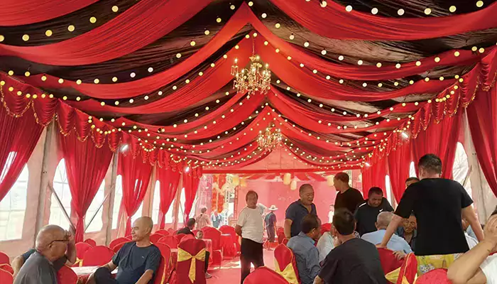 Lều đẩy và kéo dành cho tiệc rượu cách mạng hóa trải nghiệm ăn uống ngoài trời